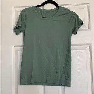 Lululemon Swiftly Relaxed Short Sleeve size 8